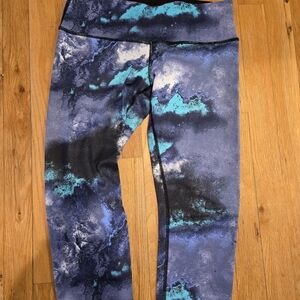Lululemon Athletica Blue and Black Cropped Leggings